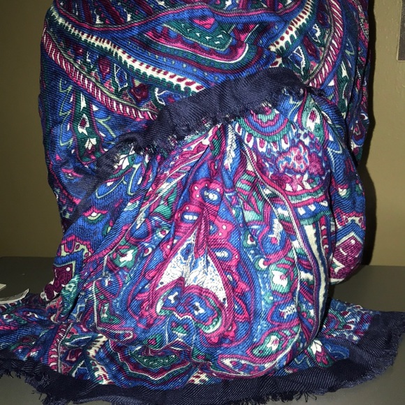Liz Claiborne scarf. - Picture 3 of 4